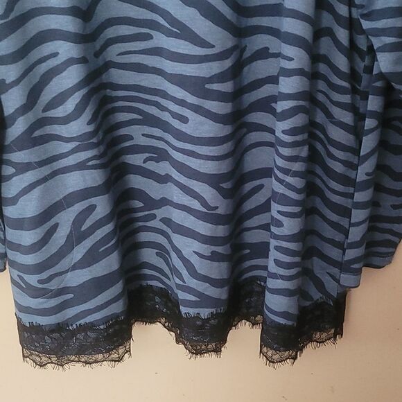 Adorable Logo lounge top 2X - Picture 2 of 6